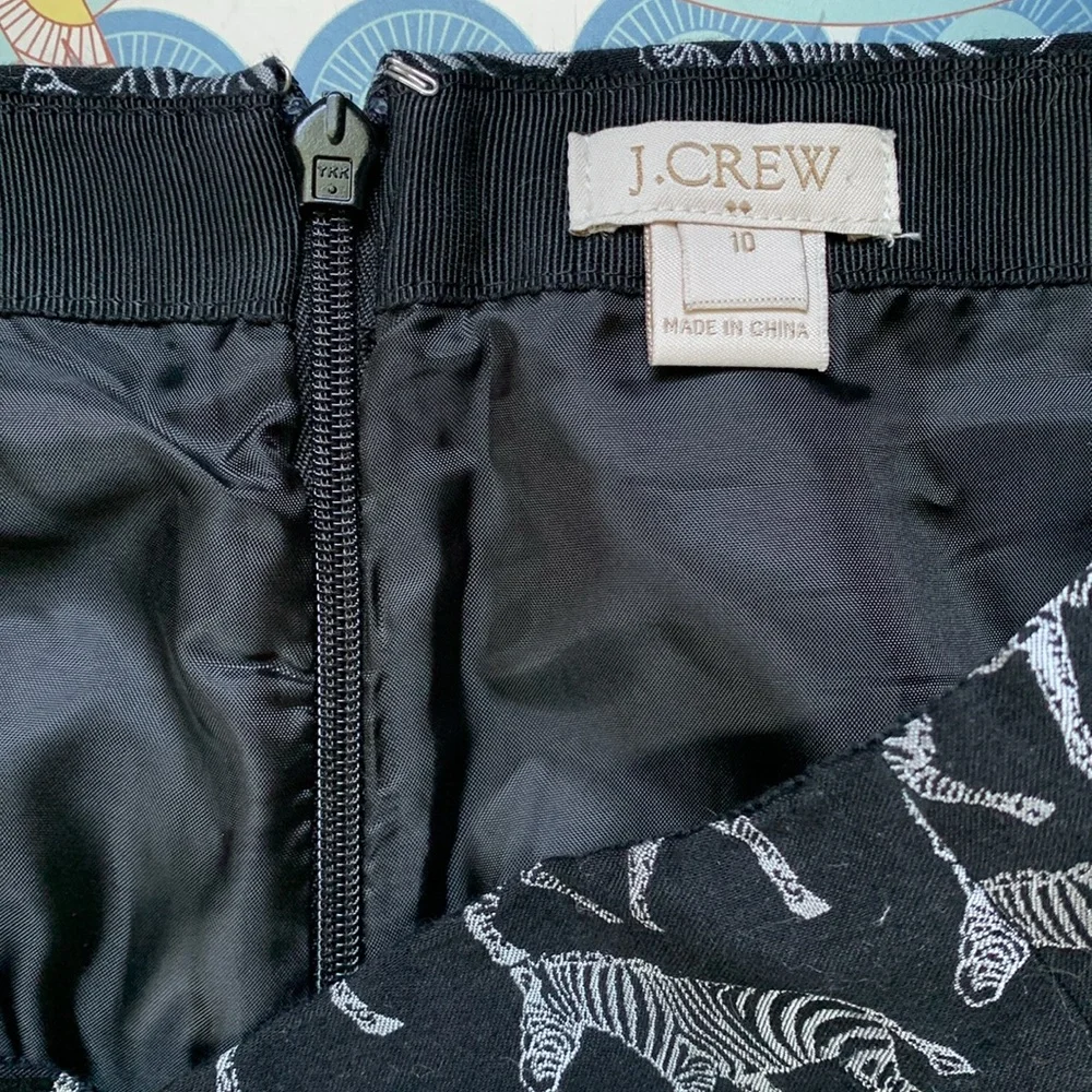 🦓 J. CREW Pencil Skirt Silver Zebras galloping on Black Size 10